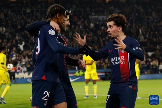 记者：阿德耶米决定明夏离开德甲，曼联、切尔西均有意