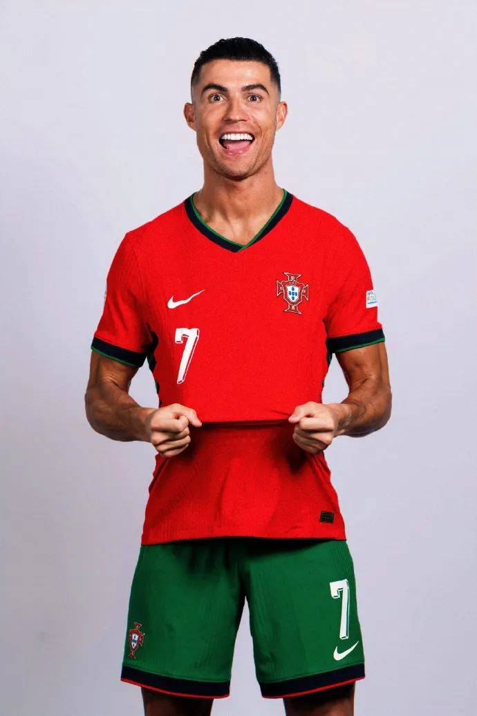 官方：因燃放烟花等行为，拜仁被罚款4.6万欧+关闭主场部分看台（官方通报：拜仁因燃放烟花等违规被罚4.6万欧，主场部分看台将关闭）