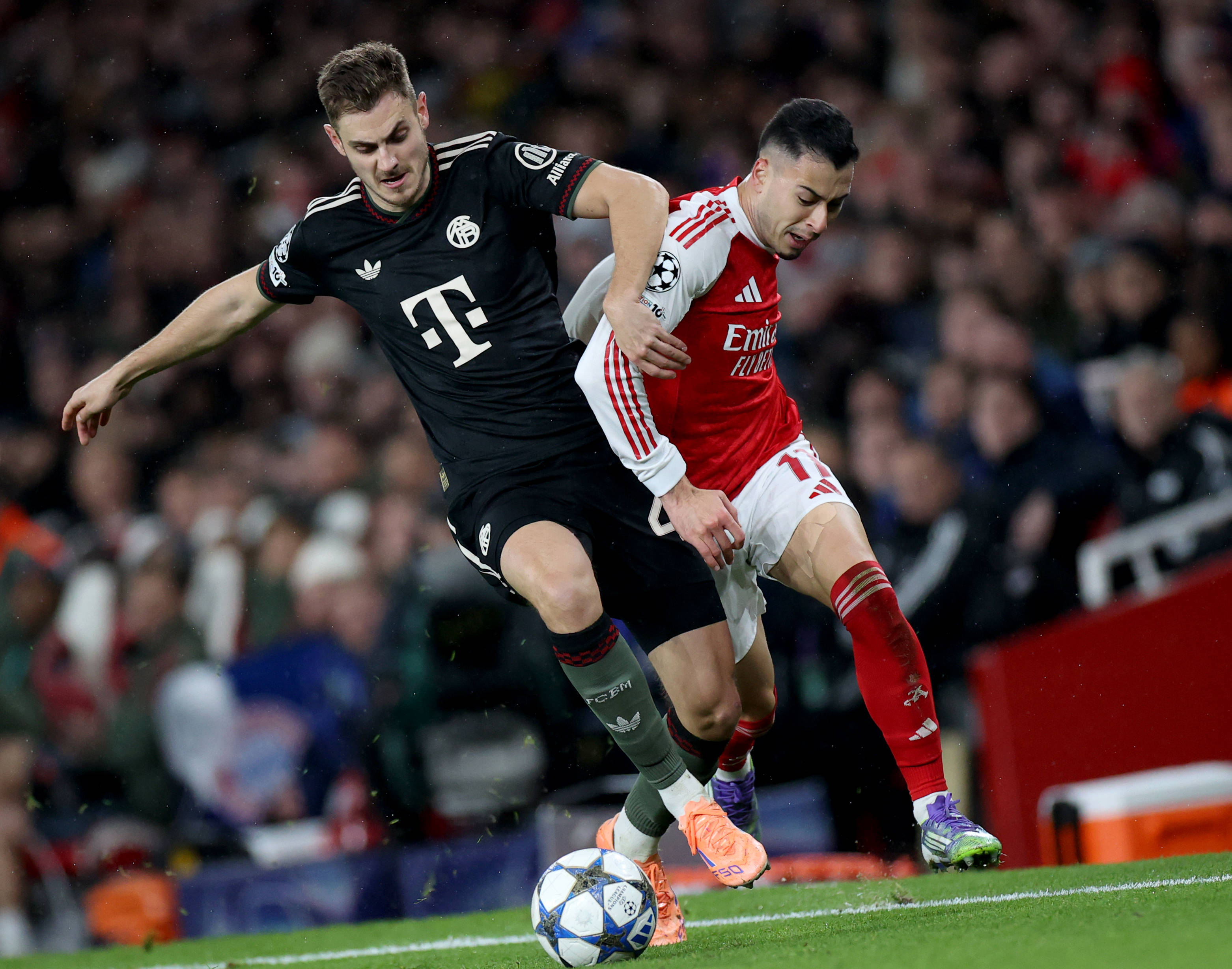 强强对话变菜鸡互啄？数据：热刺无缘＂三杀＂曼联（强强之战成互啄？数据：热刺恐无缘对曼联三连杀）