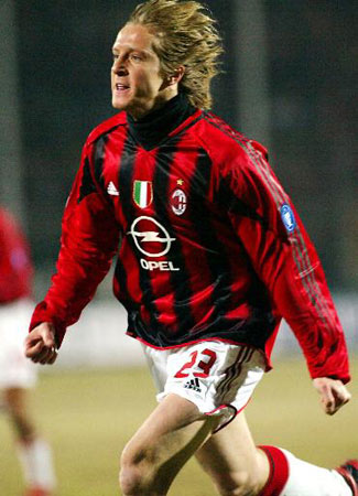 巴媒：埃斯特旺曾在10月因在训练中逼抢不当被安帅批评