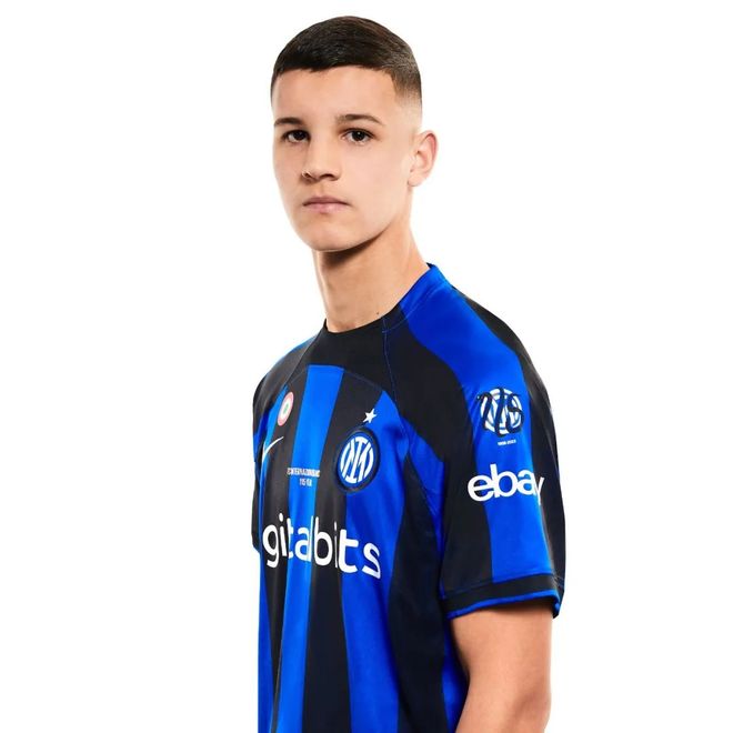 篮球篮网球迷为球队送上支持横幅