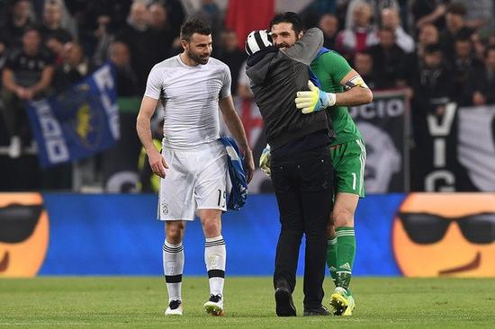 枪手近6次对阵热刺5胜1平，后者本赛季客场不败&积分最多