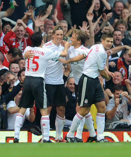 组图：CBA俱乐部杯广厦击败天津 塔克飞身暴扣