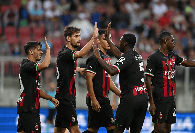 年终大战决赛实时赛况：姆巴佩暂领先C罗248票，火拼持续中（年终终极对决直播：姆巴佩暂以248票优势领先C罗，激战正酣）