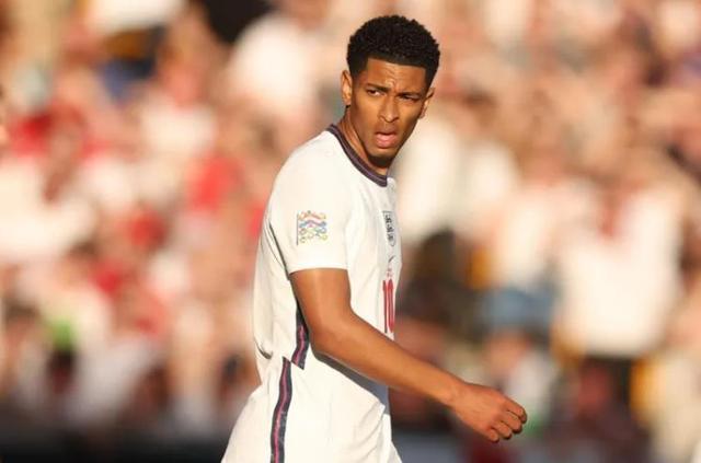 图片报：于帕想在新合同第一年就加入解约金条款，拜仁不同意（图片报：于帕希望新合同首年设解约金条款，遭拜仁拒绝）